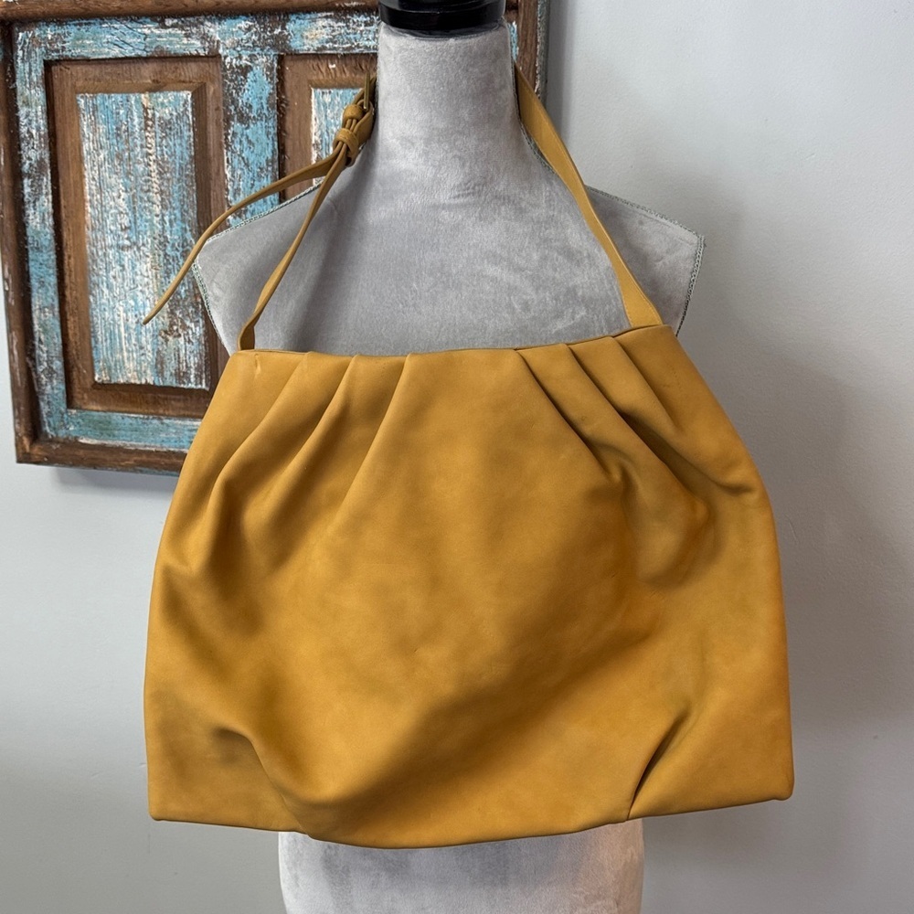 Universal Thread large Mustard Shoulder Bag EUC